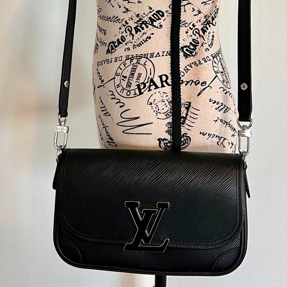 Louis Vuitton Black Epi Leather Buci Bag. Adjustable for Crossbody/Shoulder. - Picture 10 of 15